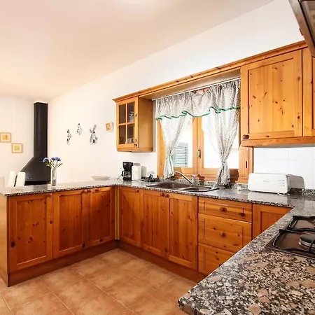 Вілла Beautiful For 8 People Close To Pollensa By Renthousing Порт-де-Польєнса