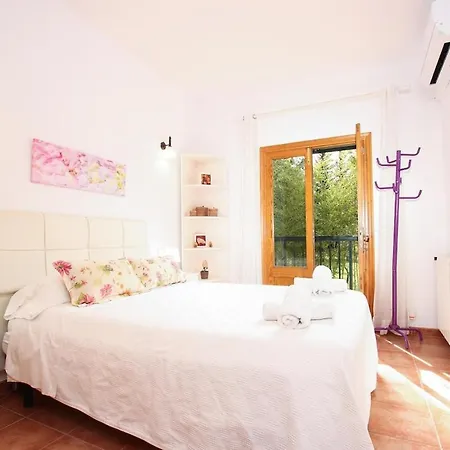 Beautiful For 8 People Close To Pollensa By Renthousing Villa
